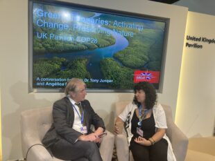 Tony Juniper, Chair of Natural England, with Angélica Mendes, of WWF Brazil 